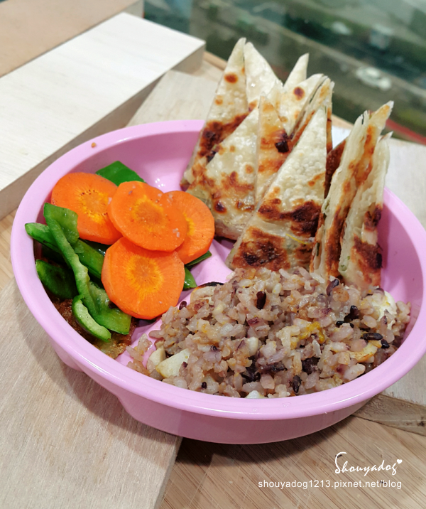 義美香酥蔥油餅：【冷凍食品】下午茶點心的好選擇 義美香酥蔥油餅