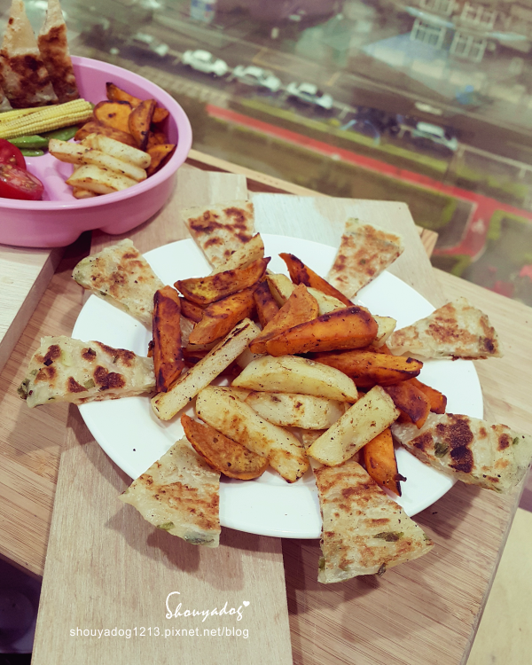 義美香酥蔥油餅：【冷凍食品】下午茶點心的好選擇 義美香酥蔥油餅