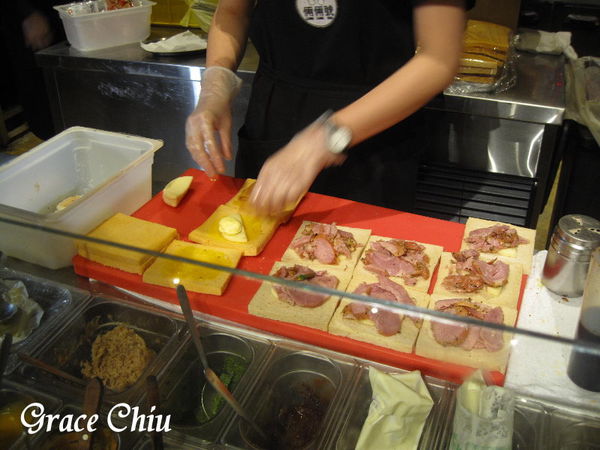 倆倆號(台北站前店)_熱壓吐司 早餐 下午茶點心 泰國維他奶 越南咖啡