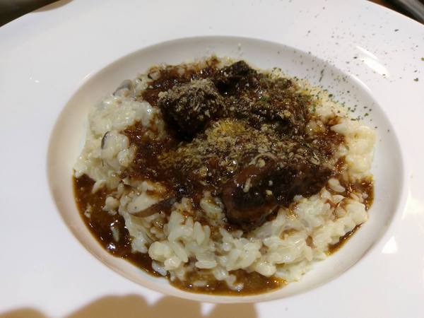 蘑菇pasta：蘑菇pasta-東海商圈義式料裡  餐點、服務都在水準之上  二店開在隔壁  賣的餐點不同  下禮拜再來試試