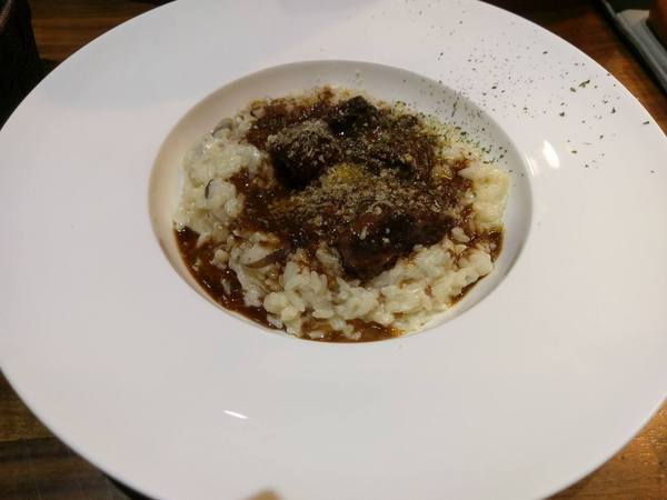 蘑菇pasta：蘑菇pasta-東海商圈義式料裡  餐點、服務都在水準之上  二店開在隔壁  賣的餐點不同  下禮拜再來試試