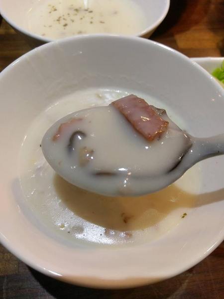 蘑菇pasta：蘑菇pasta-東海商圈義式料裡  餐點、服務都在水準之上  二店開在隔壁  賣的餐點不同  下禮拜再來試試