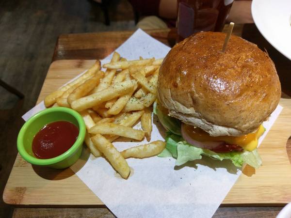 蘑菇pasta：蘑菇pasta-東海商圈義式料裡  餐點、服務都在水準之上  二店開在隔壁  賣的餐點不同  下禮拜再來試試