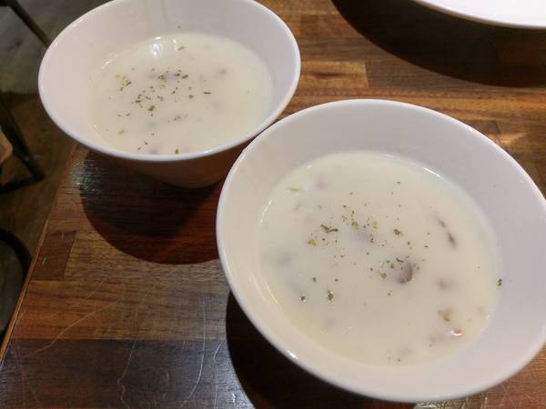 蘑菇pasta：蘑菇pasta-東海商圈義式料裡  餐點、服務都在水準之上  二店開在隔壁  賣的餐點不同  下禮拜再來試試