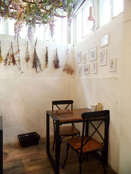 伍伍零-咖啡與餐!!滿足味蕾的森林系玻璃屋