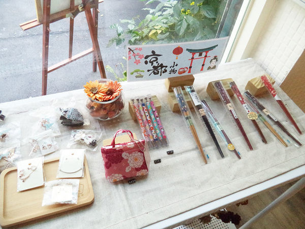 伍伍零-咖啡與餐!!滿足味蕾的森林系玻璃屋