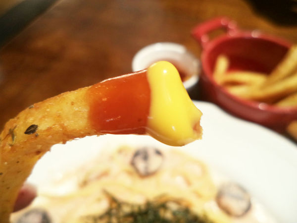 伍伍零-咖啡與餐!!滿足味蕾的森林系玻璃屋