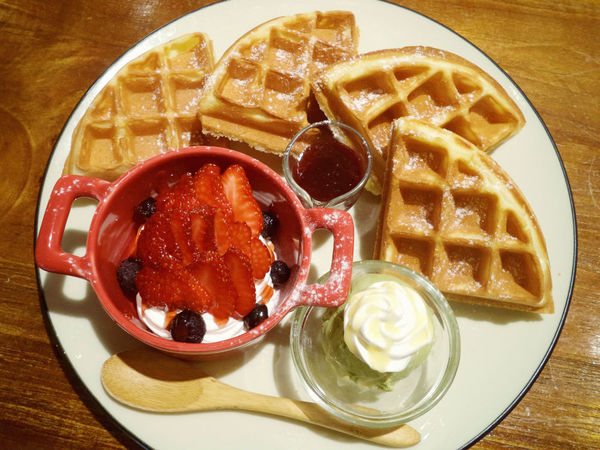 伍伍零-咖啡與餐!!滿足味蕾的森林系玻璃屋