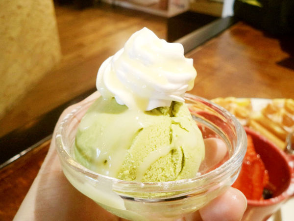 伍伍零-咖啡與餐!!滿足味蕾的森林系玻璃屋