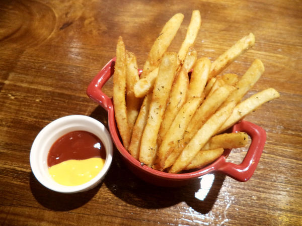 伍伍零-咖啡與餐!!滿足味蕾的森林系玻璃屋