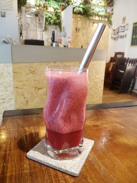 伍伍零-咖啡與餐!!滿足味蕾的森林系玻璃屋