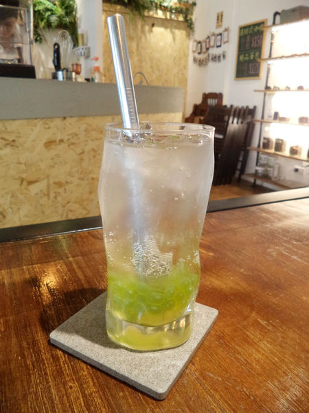 伍伍零-咖啡與餐!!滿足味蕾的森林系玻璃屋