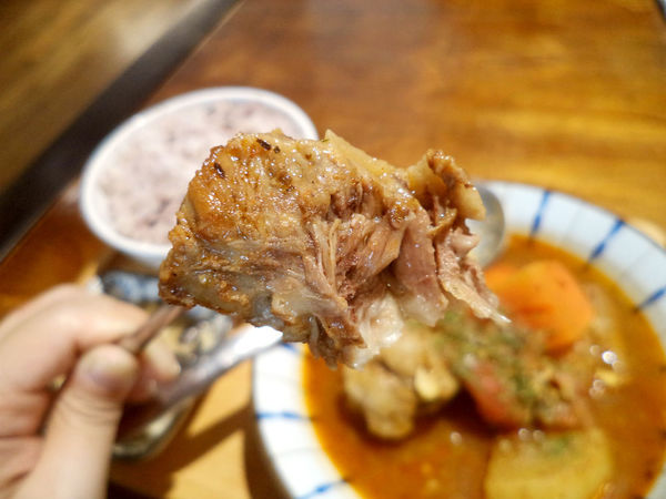 伍伍零-咖啡與餐!!滿足味蕾的森林系玻璃屋