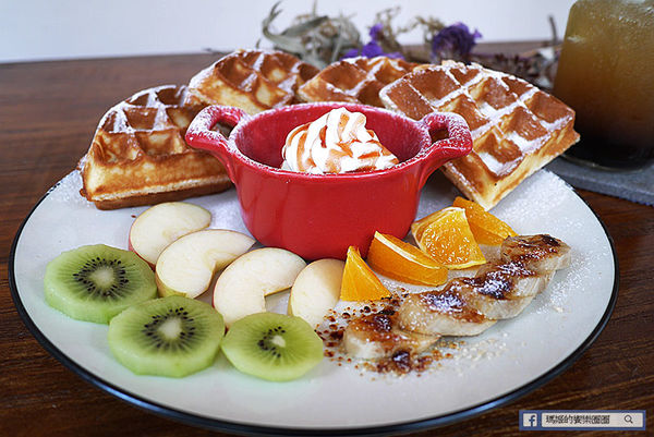 台北美食【伍伍零咖啡與餐】乾燥花咖啡館。士林芝山早午餐推薦