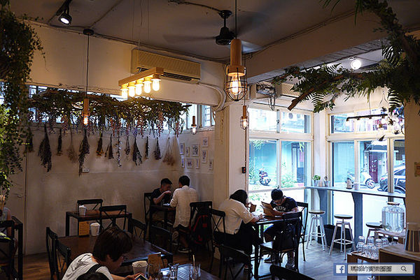 台北美食【伍伍零咖啡與餐】乾燥花咖啡館。士林芝山早午餐推薦