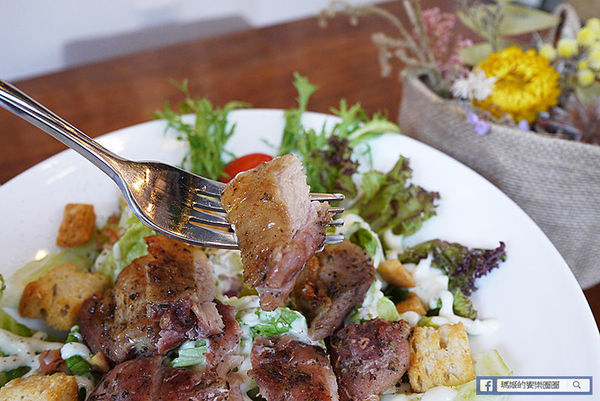 台北美食【伍伍零咖啡與餐】乾燥花咖啡館。士林芝山早午餐推薦