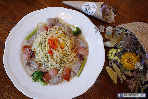 台北美食【伍伍零咖啡與餐】乾燥花咖啡館。士林芝山早午餐推薦