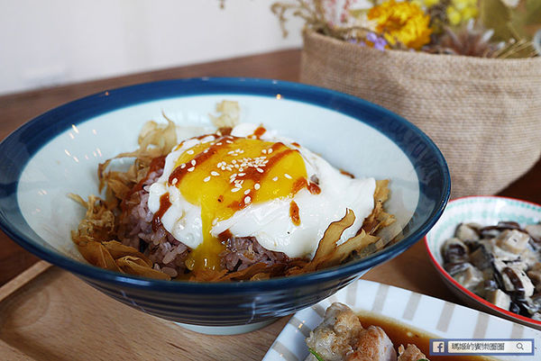 台北美食【伍伍零咖啡與餐】乾燥花咖啡館。士林芝山早午餐推薦