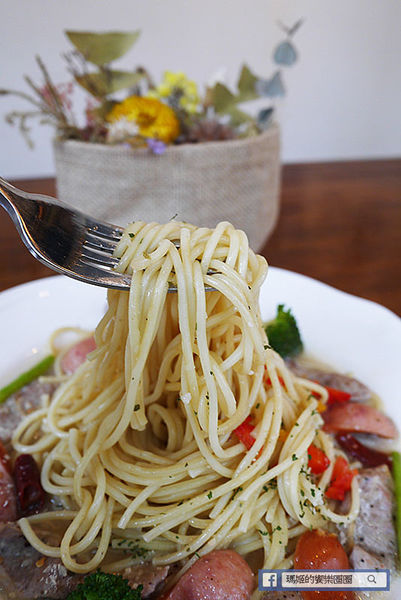 台北美食【伍伍零咖啡與餐】乾燥花咖啡館。士林芝山早午餐推薦