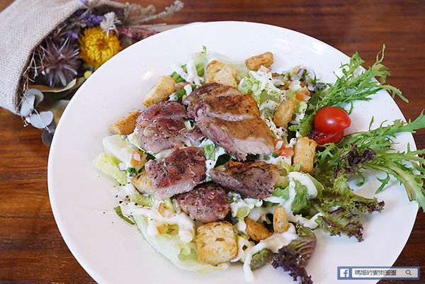 台北美食【伍伍零咖啡與餐】乾燥花咖啡館。士林芝山早午餐推薦