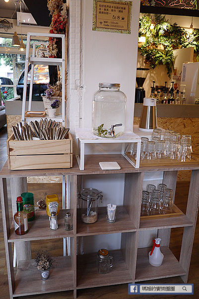 台北美食【伍伍零咖啡與餐】乾燥花咖啡館。士林芝山早午餐推薦