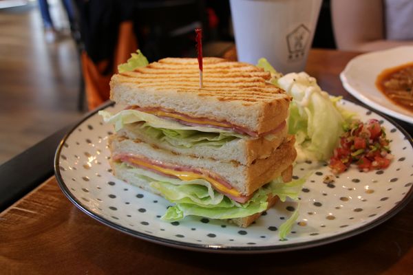 伍伍零-咖啡與餐:【台北美食】士林美食-芝山站早午餐~伍伍零550cafe咖啡,美拍的乾燥花牆,台北約會新地標,IG熱門打卡
