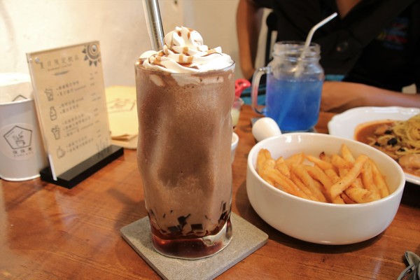 伍伍零-咖啡與餐:【台北美食】士林美食-芝山站早午餐~伍伍零550cafe咖啡,美拍的乾燥花牆,台北約會新地標,IG熱門打卡