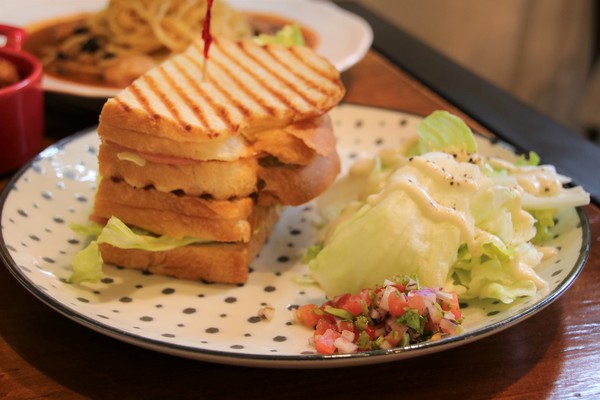 伍伍零-咖啡與餐:【台北美食】士林美食-芝山站早午餐~伍伍零550cafe咖啡,美拍的乾燥花牆,台北約會新地標,IG熱門打卡