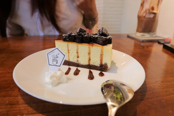 伍伍零-咖啡與餐:【台北美食】士林美食-芝山站早午餐~伍伍零550cafe咖啡,美拍的乾燥花牆,台北約會新地標,IG熱門打卡