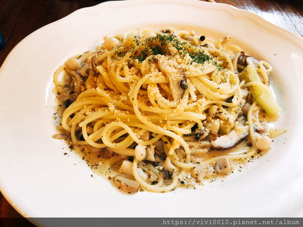 圓圓家愛吃貨-<台北芝山美食>夢幻的乾燥花玻璃屋,少女們怎能不造訪,伍伍零-咖啡與餐,悠閒的下午時光