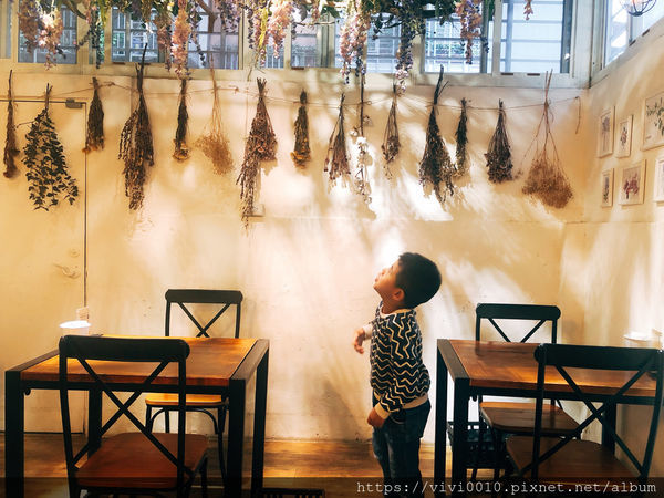 圓圓家愛吃貨-<台北芝山美食>夢幻的乾燥花玻璃屋,少女們怎能不造訪,伍伍零-咖啡與餐,悠閒的下午時光