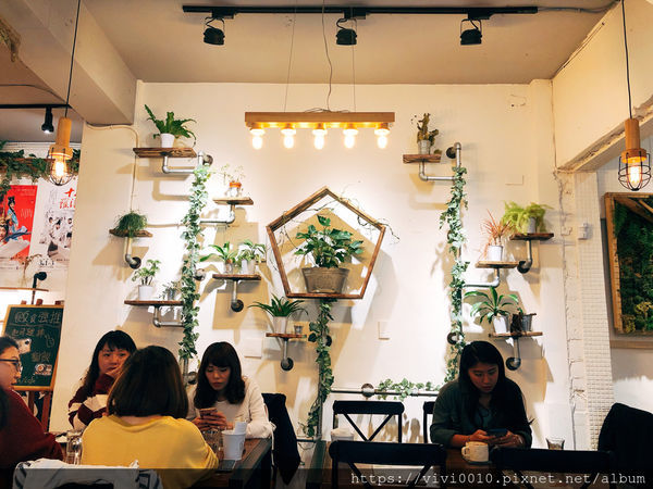 圓圓家愛吃貨-<台北芝山美食>夢幻的乾燥花玻璃屋,少女們怎能不造訪,伍伍零-咖啡與餐,悠閒的下午時光