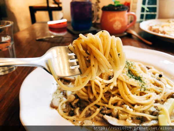 圓圓家愛吃貨-<台北芝山美食>夢幻的乾燥花玻璃屋,少女們怎能不造訪,伍伍零-咖啡與餐,悠閒的下午時光