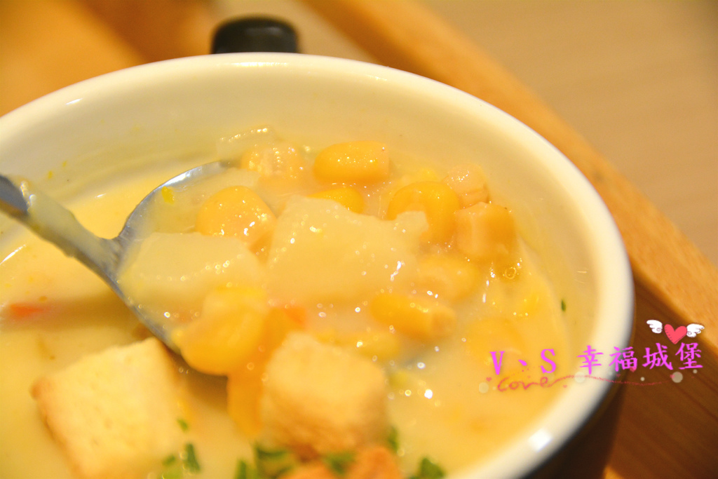 【新北美食】新莊早午餐 果亞烘焙GoA Bakery ~ 讓你在麵包香的氛圍裡，吃著美味又豐盛的早午餐，不怕人吃的大份量餐點一定讓你傻眼