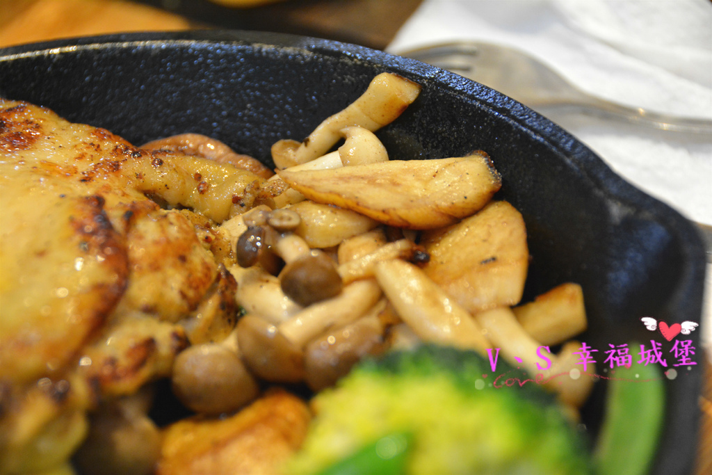 【新北美食】新莊早午餐 果亞烘焙GoA Bakery ~ 讓你在麵包香的氛圍裡，吃著美味又豐盛的早午餐，不怕人吃的大份量餐點一定讓你傻眼