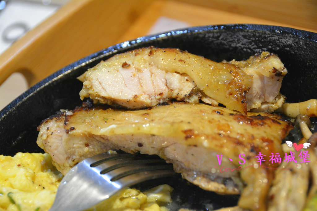 【新北美食】新莊早午餐 果亞烘焙GoA Bakery ~ 讓你在麵包香的氛圍裡，吃著美味又豐盛的早午餐，不怕人吃的大份量餐點一定讓你傻眼