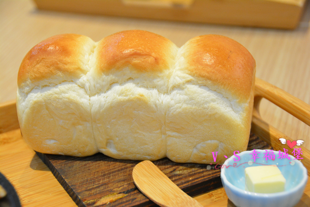 【新北美食】新莊早午餐 果亞烘焙GoA Bakery ~ 讓你在麵包香的氛圍裡，吃著美味又豐盛的早午餐，不怕人吃的大份量餐點一定讓你傻眼