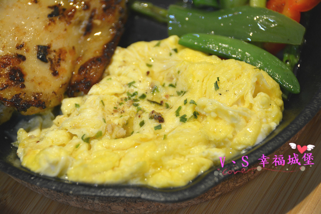 【新北美食】新莊早午餐 果亞烘焙GoA Bakery ~ 讓你在麵包香的氛圍裡，吃著美味又豐盛的早午餐，不怕人吃的大份量餐點一定讓你傻眼