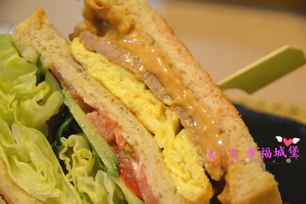 【新北美食】新莊早午餐 果亞烘焙GoA Bakery ~ 讓你在麵包香的氛圍裡，吃著美味又豐盛的早午餐，不怕人吃的大份量餐點一定讓你傻眼