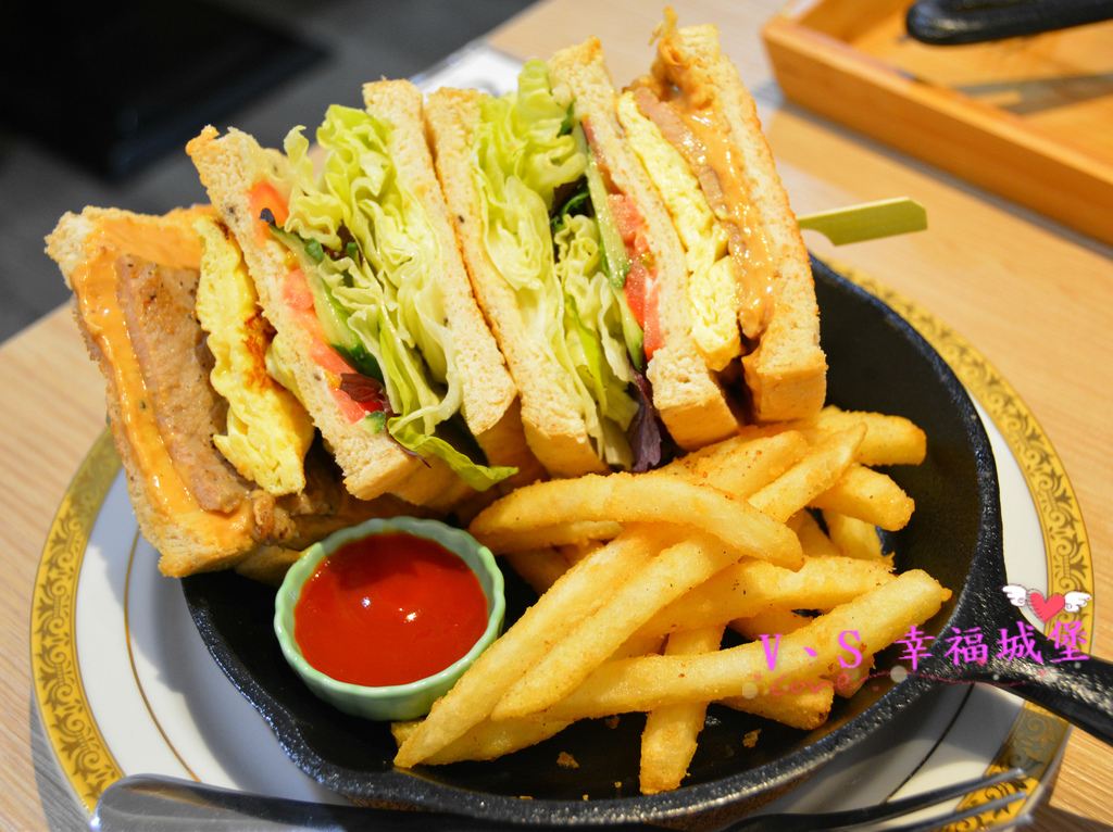 【新北美食】新莊早午餐 果亞烘焙GoA Bakery ~ 讓你在麵包香的氛圍裡，吃著美味又豐盛的早午餐，不怕人吃的大份量餐點一定讓你傻眼