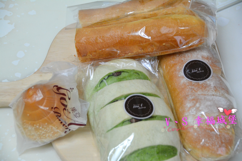 【新北美食】新莊早午餐 果亞烘焙GoA Bakery ~ 讓你在麵包香的氛圍裡，吃著美味又豐盛的早午餐，不怕人吃的大份量餐點一定讓你傻眼