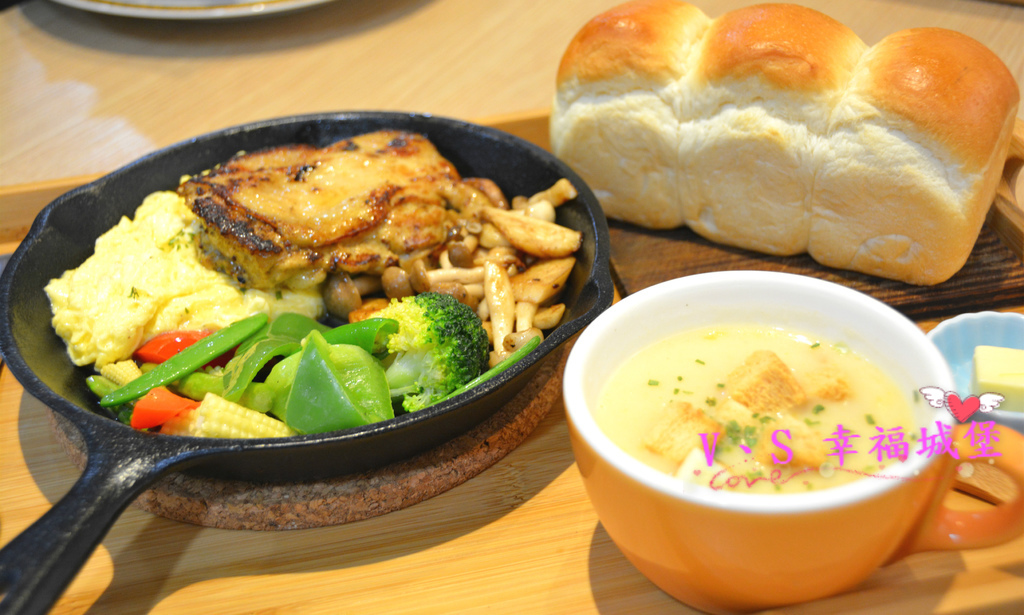 【新北美食】新莊早午餐 果亞烘焙GoA Bakery ~ 讓你在麵包香的氛圍裡，吃著美味又豐盛的早午餐，不怕人吃的大份量餐點一定讓你傻眼