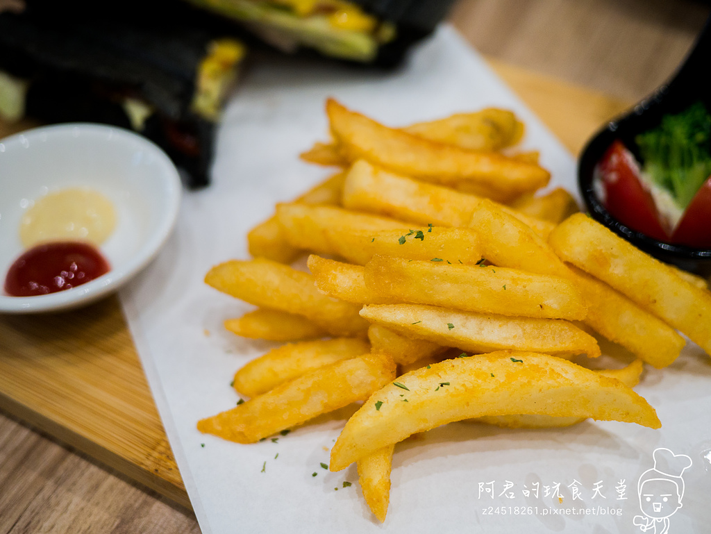 【台北】Whos Tea 鬍子茶｜台北復興南店｜招牌竹炭帕里尼｜體驗團