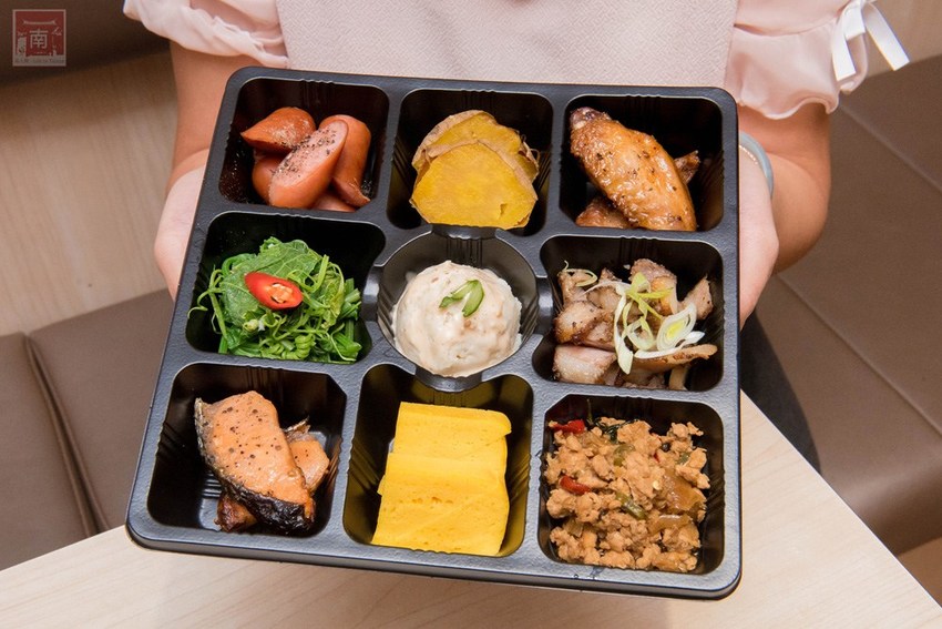 【台南美食】九宮格餐盒限定供應｜日式茶泡飯｜日式三杯雞套餐｜外帶三份88折｜焗烤壽司~~焗米g-me焗烤壽司 - 南人幫