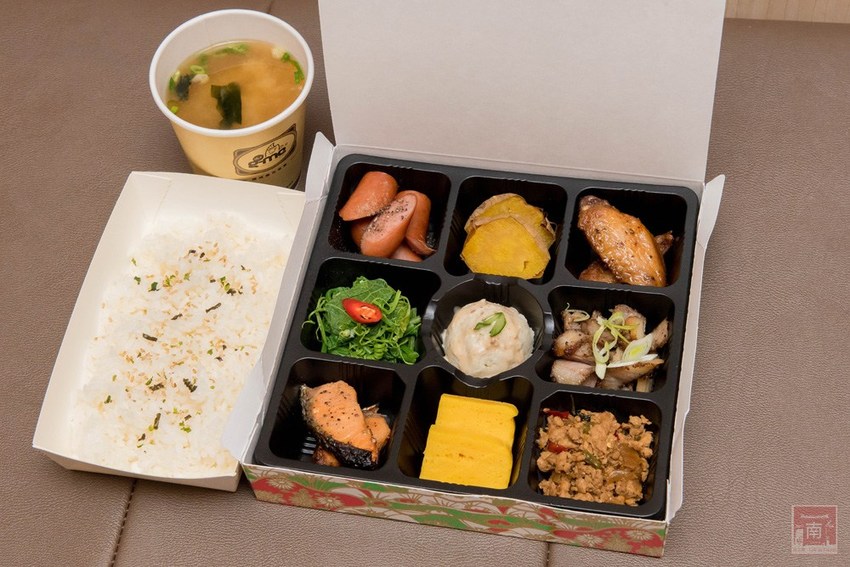 【台南美食】九宮格餐盒限定供應｜日式茶泡飯｜日式三杯雞套餐｜外帶三份88折｜焗烤壽司~~焗米g-me焗烤壽司 - 南人幫