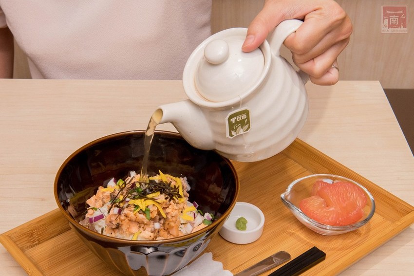 【台南美食】九宮格餐盒限定供應｜日式茶泡飯｜日式三杯雞套餐｜外帶三份88折｜焗烤壽司~~焗米g-me焗烤壽司 - 南人幫