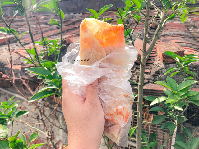 【苗栗 通霄】王煎包蛋餅👉慈惠宮廟口前,各大媒體報導超人氣黃金爆餡水煎包,只有在苗栗地區才吃的到的好滋味!