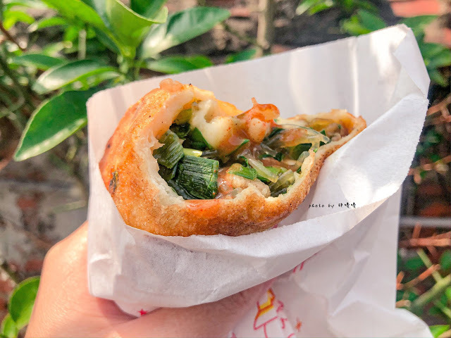 【苗栗 通霄】王煎包蛋餅👉慈惠宮廟口前,各大媒體報導超人氣黃金爆餡水煎包,只有在苗栗地區才吃的到的好滋味!