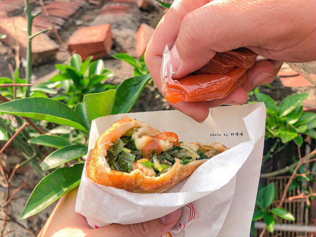 【苗栗 通霄】王煎包蛋餅👉慈惠宮廟口前,各大媒體報導超人氣黃金爆餡水煎包,只有在苗栗地區才吃的到的好滋味!