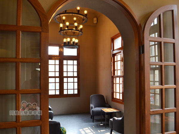 星巴克保安門市18-最底的小隔間區